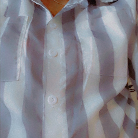 *NOT AVAILABLE* Nice casual blouse (the spot is the lighting) - Picture 2 of 3